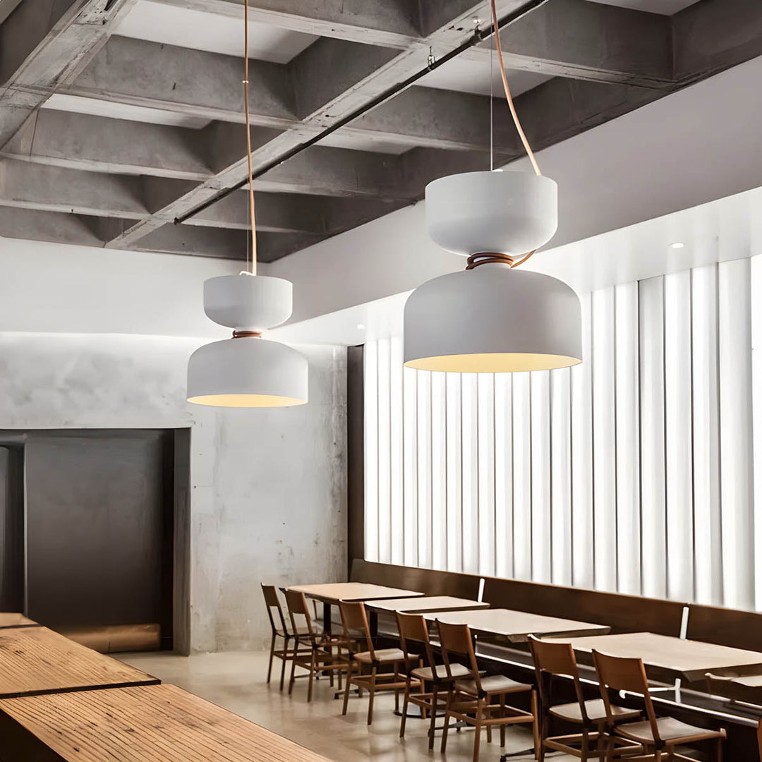 Glow pendellamp met een minimalistisch ontwerp, creëert een moderne en stijlvolle sfeer in je interieur.
