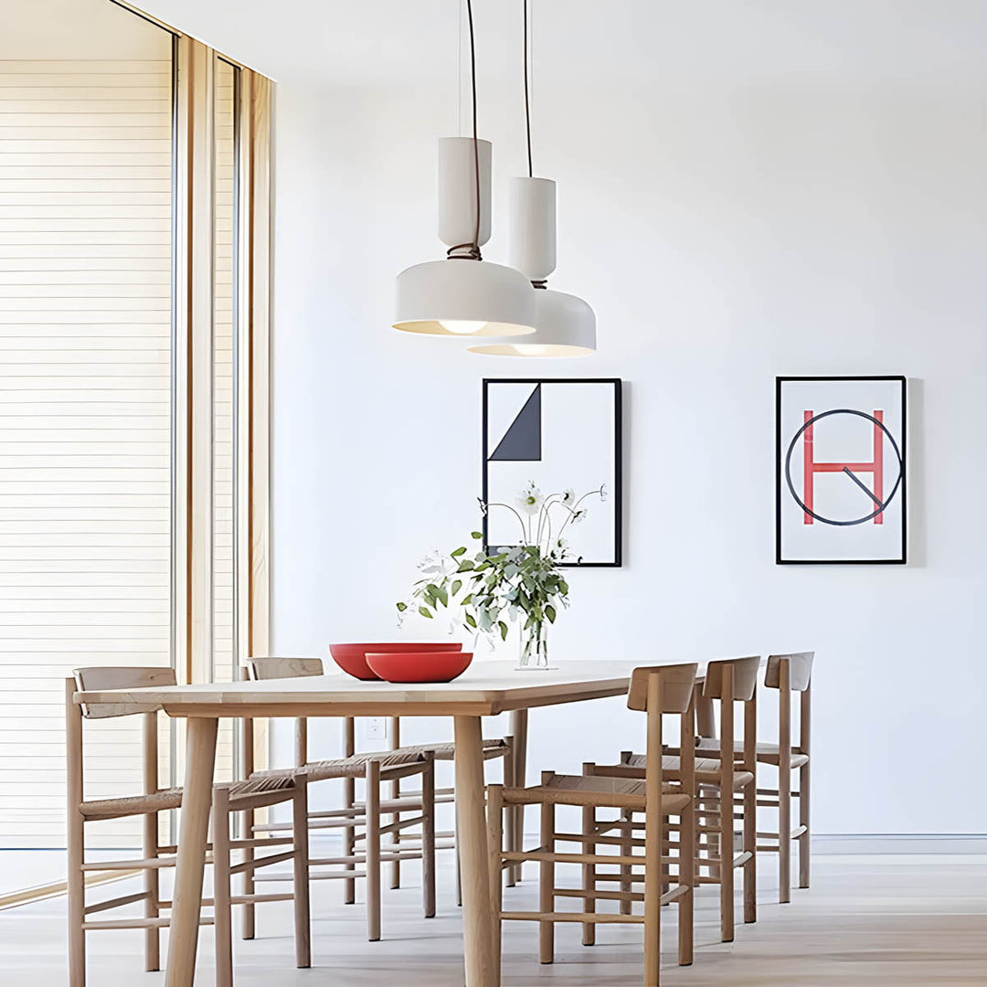 Glow pendellamp met een minimalistisch ontwerp, biedt functionele en stijlvolle verlichting voor je interieur.
