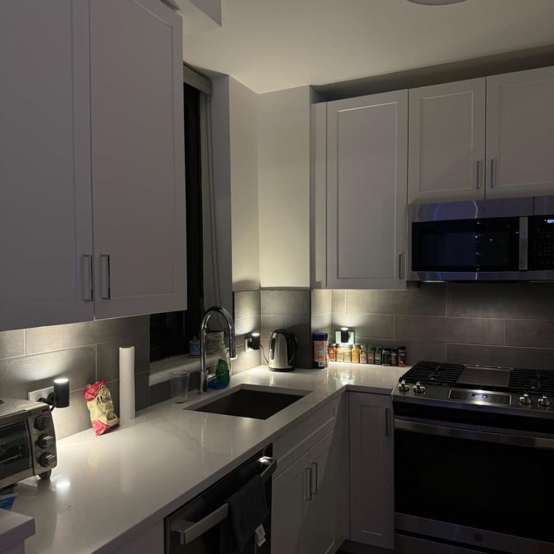 LumoGlow | Modern LED table lamp | Black