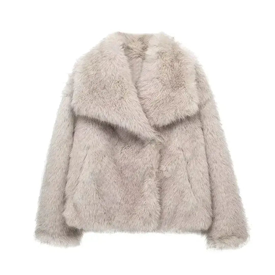 Lichtgewicht maar warme faux fur jas voor optimaal draagcomfort.