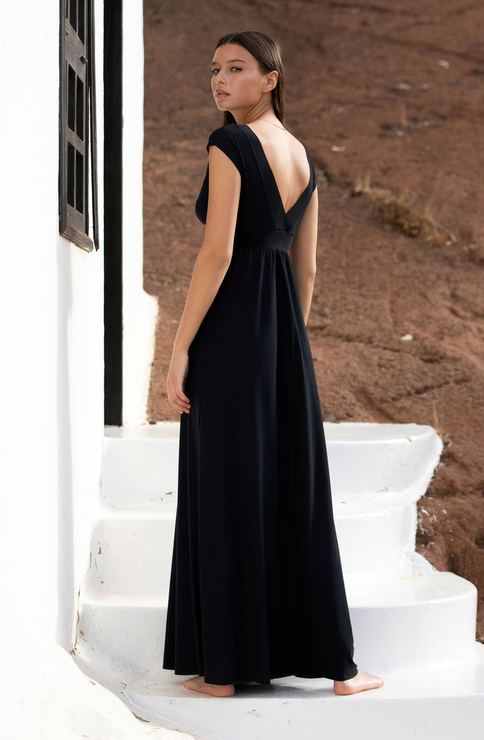 Paula | Abito a maniche lunghe con una scollatura elegante