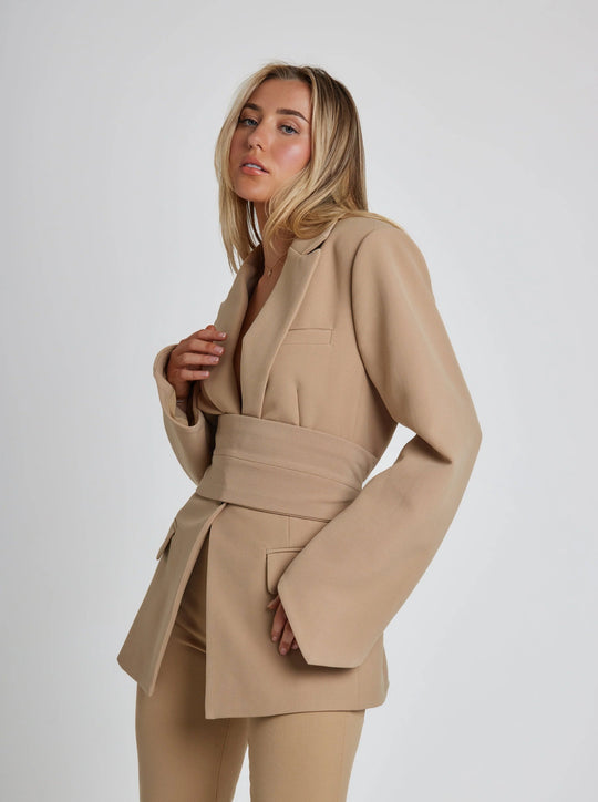 Renata | Elegant blazer with belt