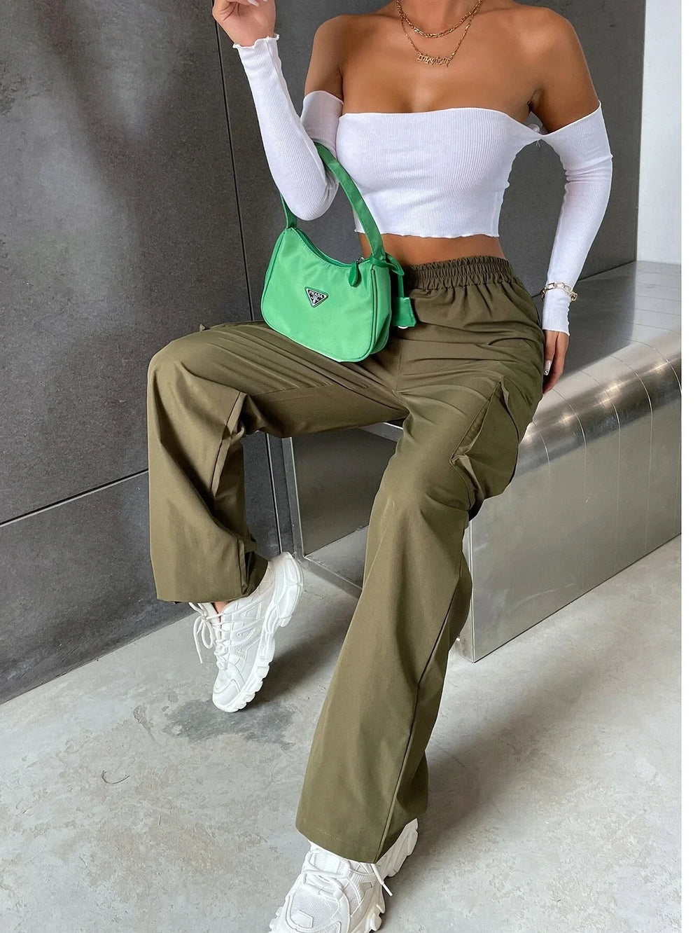 Dresda | Pantaloni Cargo Oversize da Donna | Verde Militare