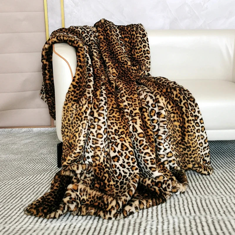 Savanna | Golden leopard print faux fur blanket | Gold