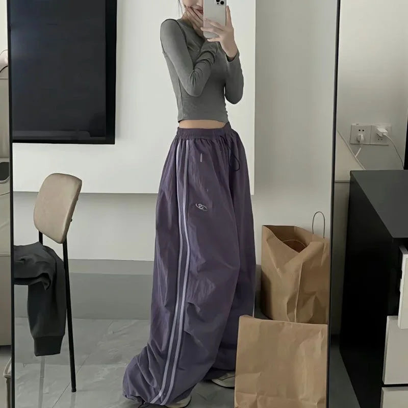 Lotte – Weite Damenhose mit sportlichen Streifen