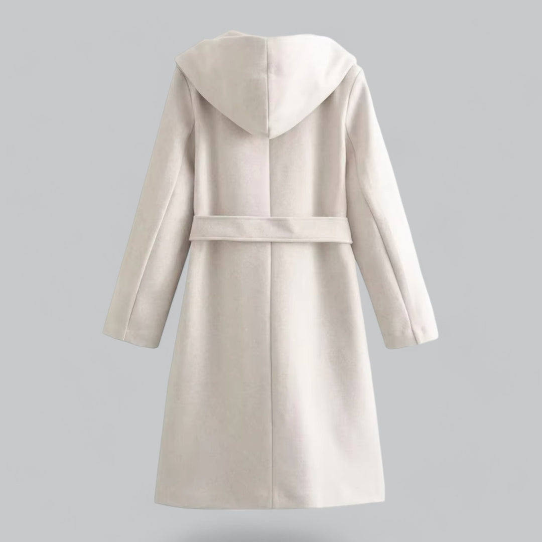 Elegante dames trenchcoat met strikceintuur en oversized capuchon.