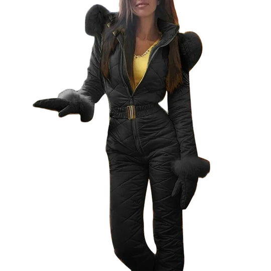 Pluizige accenten die een vleugje luxe toevoegen aan een sportieve outfit.