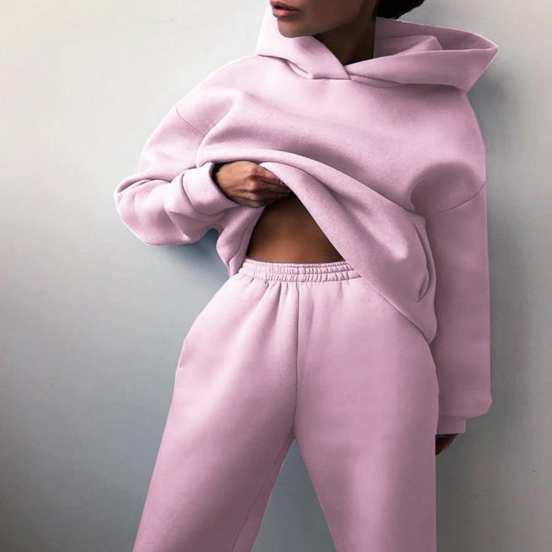 Relaxte streetwear look met een zachte oversized set.