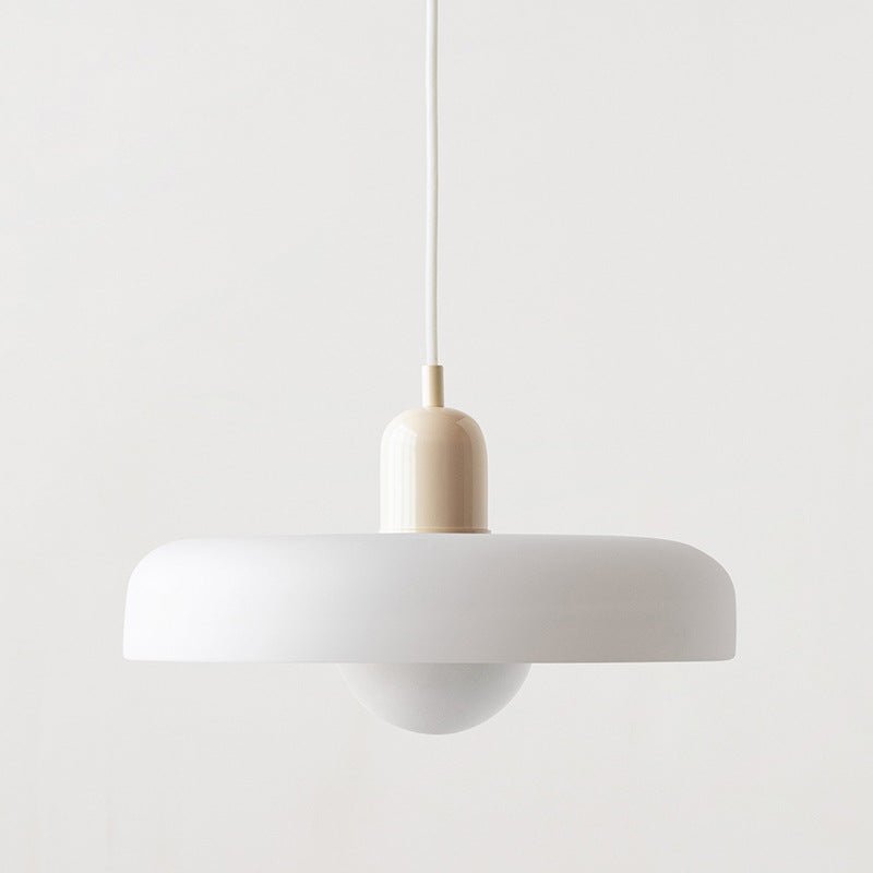SVEN elegante plafondlamp met een minimalistisch ontwerp en hoogwaardige glasafwerking voor een moderne uitstraling.
