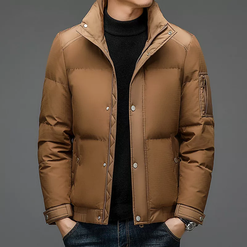 Stijlvol puffer donsjack met opstaande kraag en knoopsluiting.