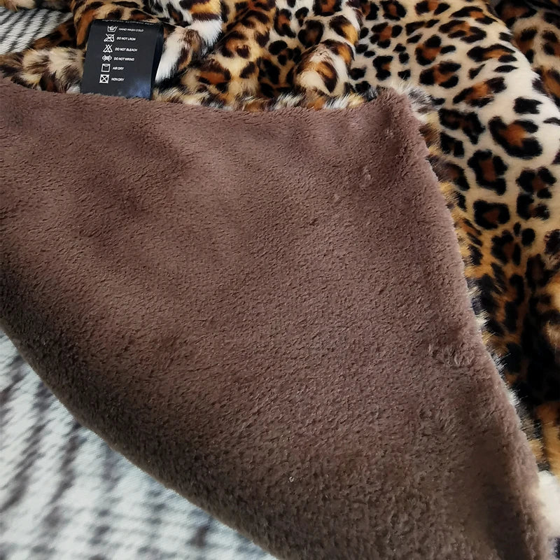 Savanna | Golden leopard print faux fur blanket | Gold