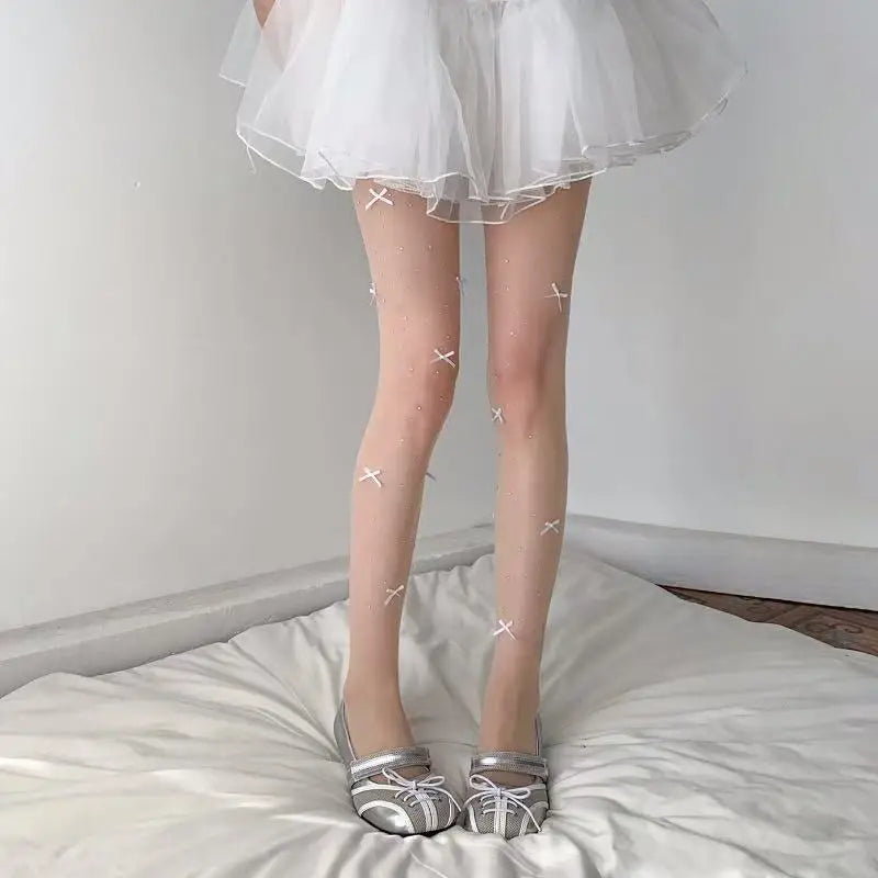 Simone | Speelse panty met strikpatroon
