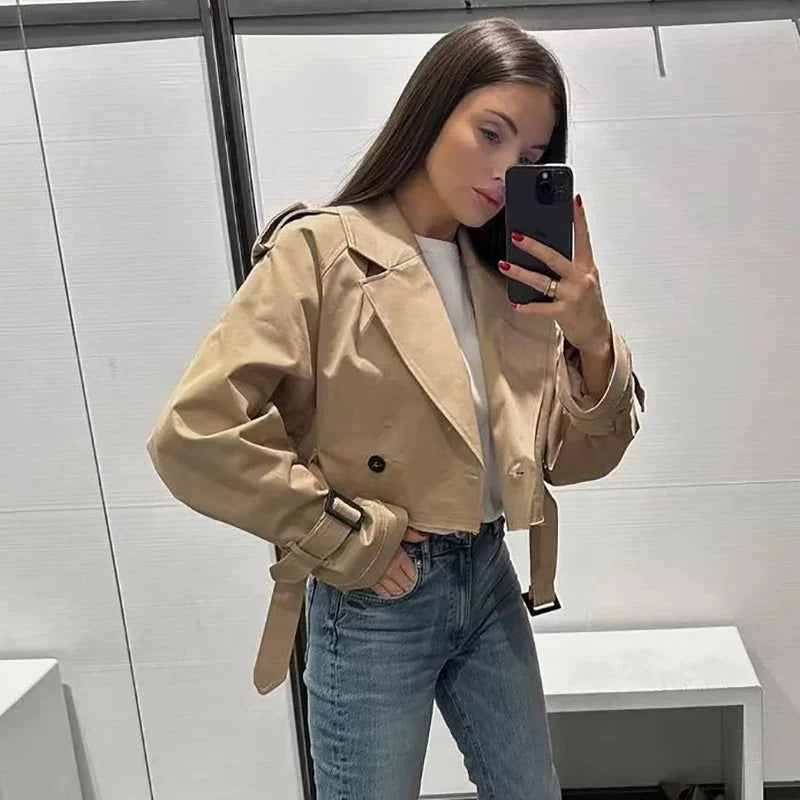 Stephanie | Eleganter kurzer Trenchcoat