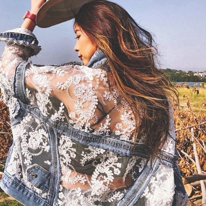 Jessica - Modische Jeansjacke mit Spitzenärmeln