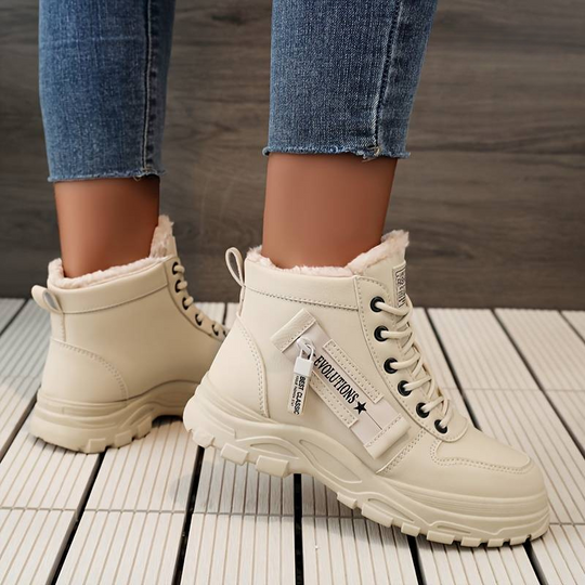 LuxeStride winter laarzen voor vrouwen, een combinatie van functionaliteit en mode voor koude dagen.
