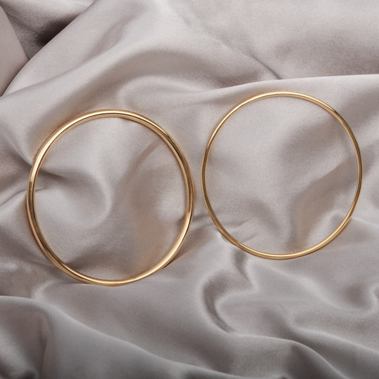 Isabelle minimalistische armband met een elegant en veelzijdig ontwerp, geschikt voor elke gelegenheid.