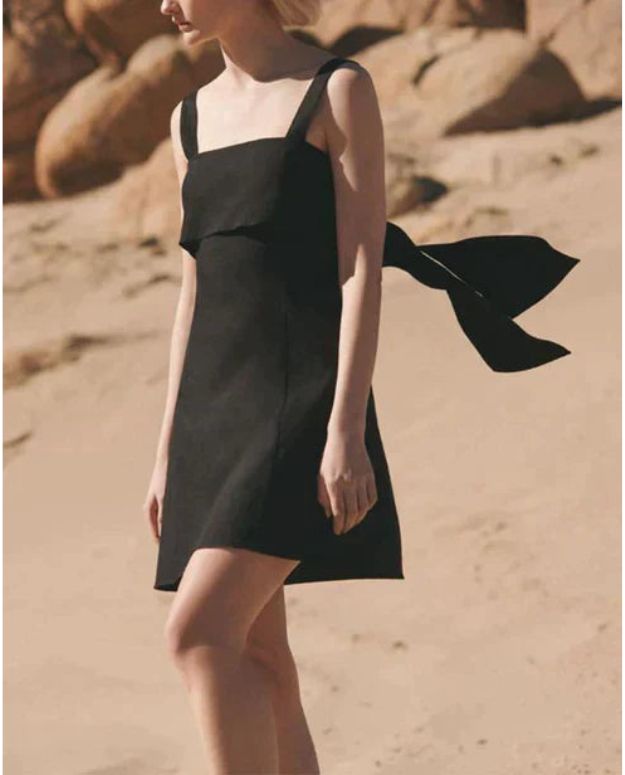 Fiona - Schwarzes ärmelloses Kleid mit Rüschen