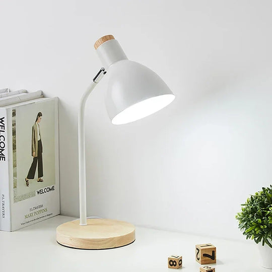 DeskGlow Minimalistische Tafellamp - Compact en elegant design dat ideaal is voor minimalistische interieurs.