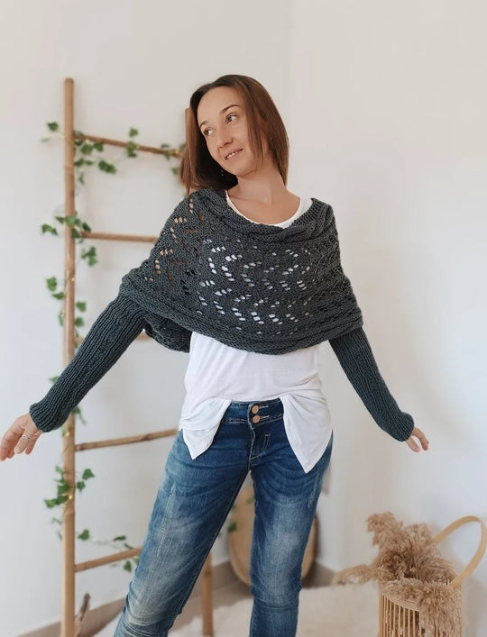 Maglione alla moda con spalle scoperte