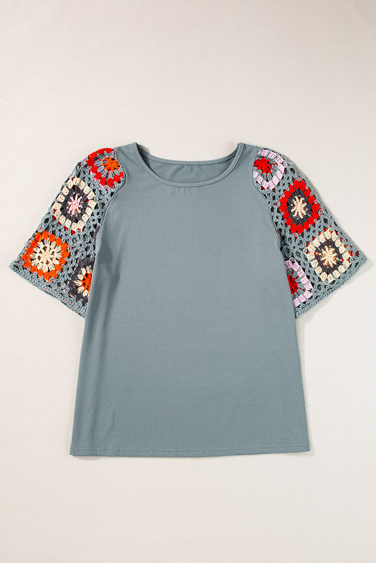 Roxie - Top mit kurzen Ärmeln und gehäkeltem Blumenmuster