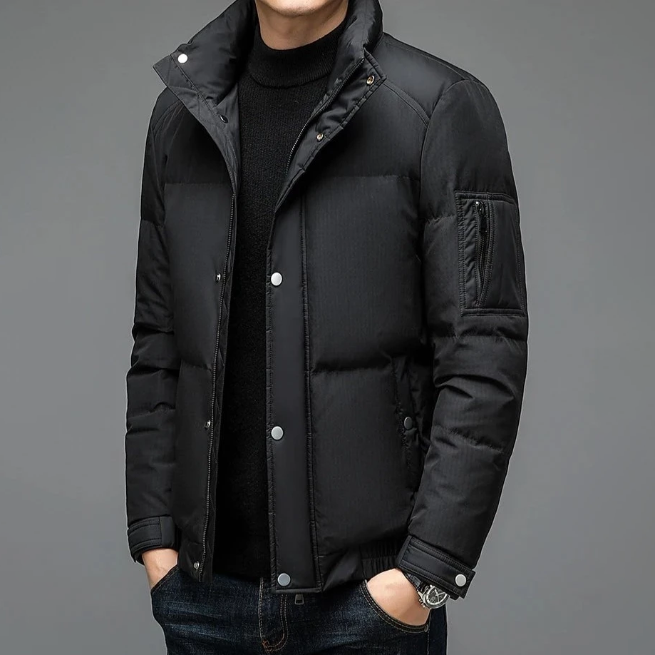 Puffer donsjack met ritssluiting en stevige afwerking.