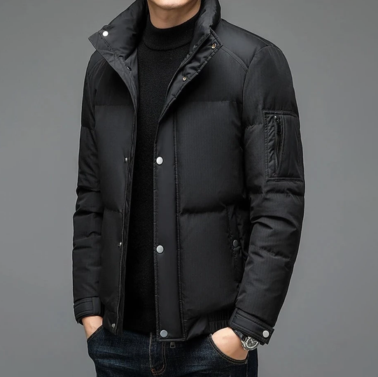 Puffer donsjack met ritssluiting en stevige afwerking.