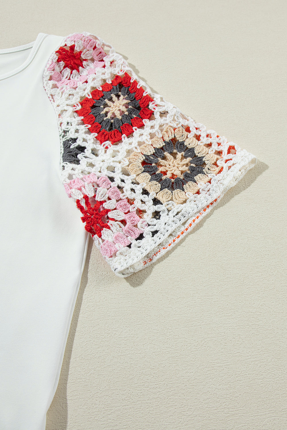 Roxie - Top mit kurzen Ärmeln und gehäkeltem Blumenmuster