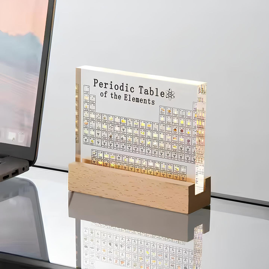 Een kristalheldere Elias Periodiek Systeem display met echte elementen.

