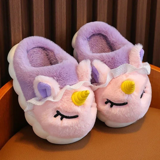 Warme eenhoornpantoffels perfect voor binnengebruik op koude dagen.