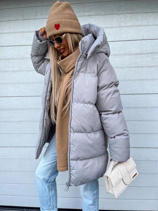 Winterse streetstyle look met een trendy oversized jas.