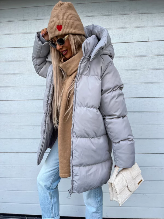 Winterse streetstyle look met een trendy oversized jas.