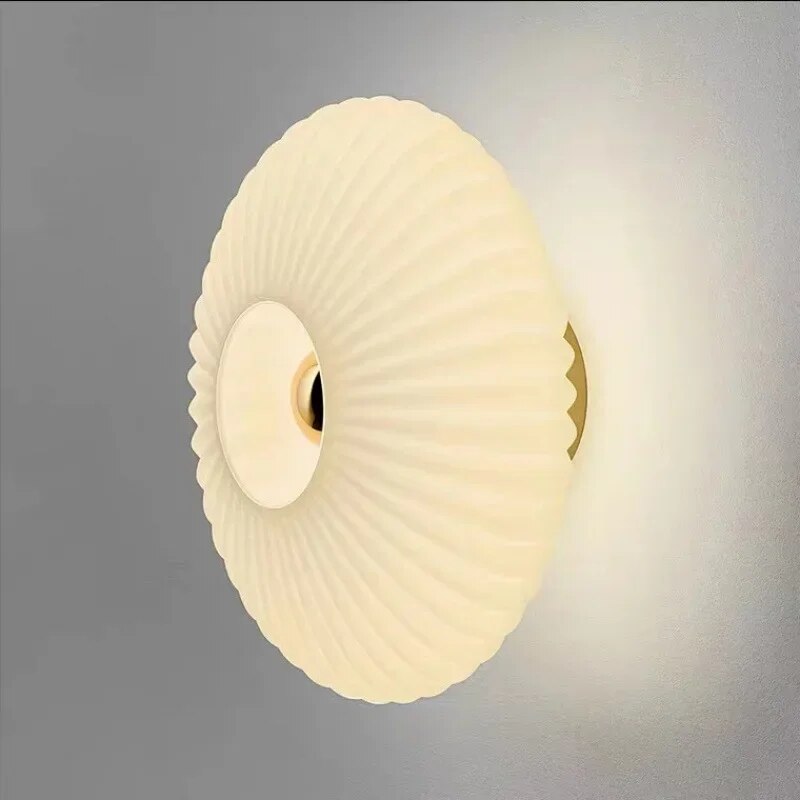 NimbusFlux Hoogwaardige wandlamp met een verfijnd en artistiek ontwerp.
