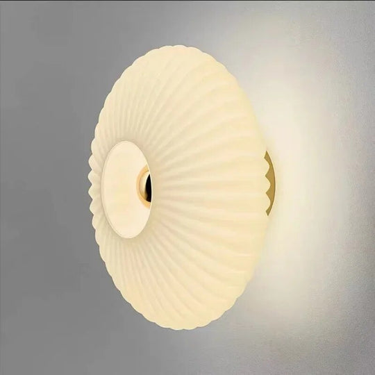 NimbusFlux Hoogwaardige wandlamp met een verfijnd en artistiek ontwerp.
