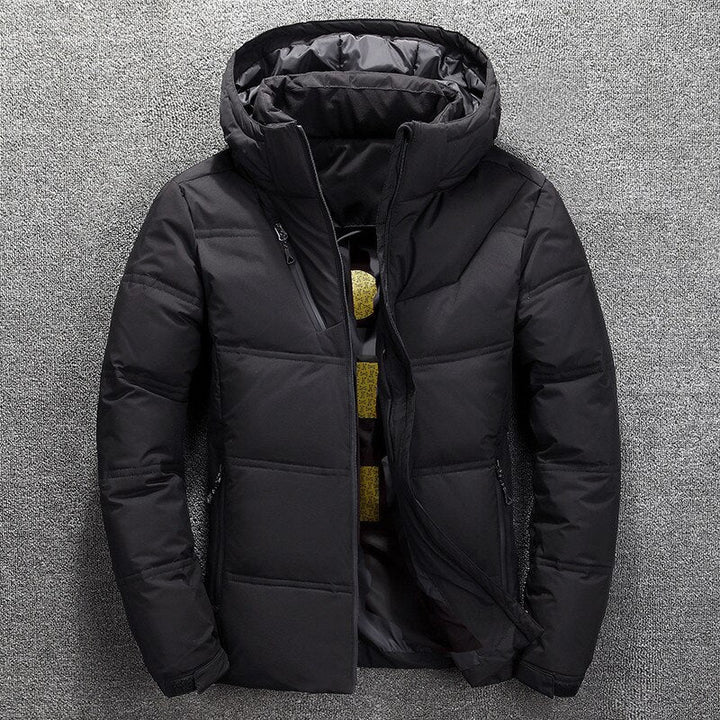 Comfortabel en knus winterjack met verstelbare capuchon.