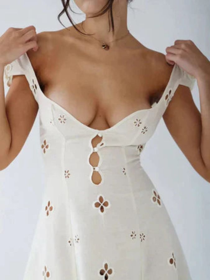 Mira - Vestito casual con spalle scoperte e design ritagliato