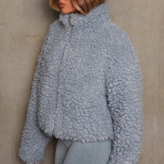 Trendy jas met een zachte teddytextuur.