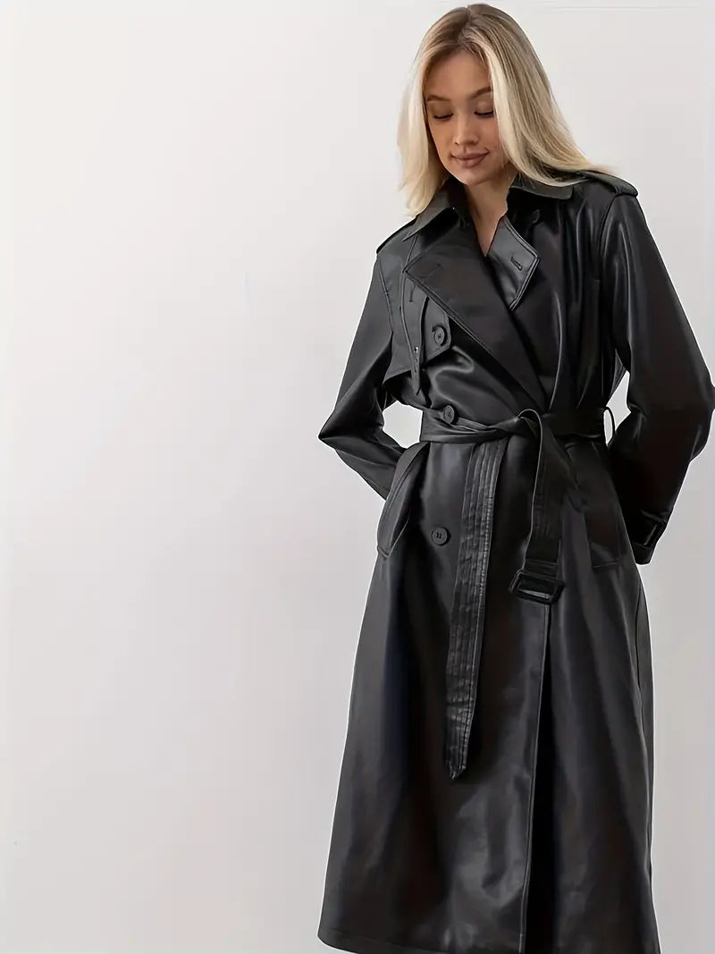 Milou Vrouwenjas met een strak ontwerp en stijlvolle riem, ideaal voor een verfijnde winteroutfit.