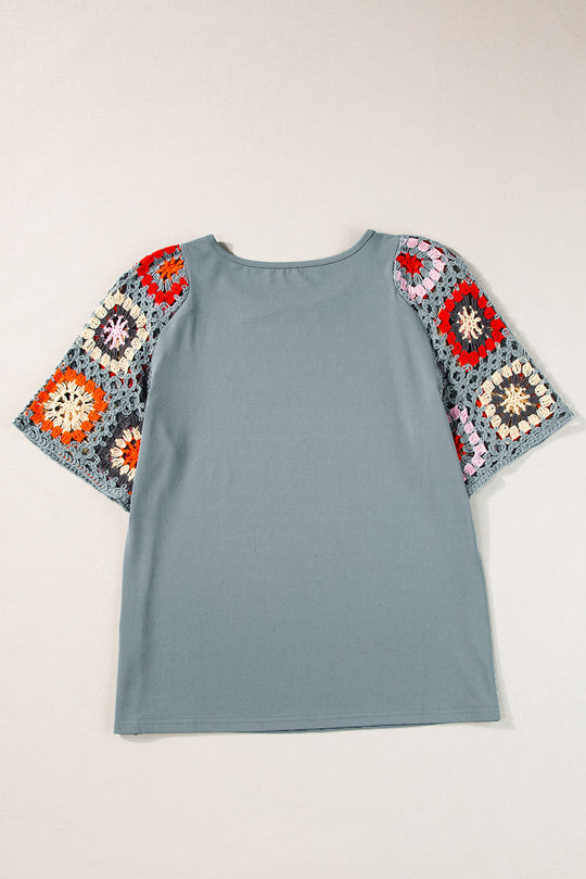 Roxie - Top mit kurzen Ärmeln und gehäkeltem Blumenmuster
