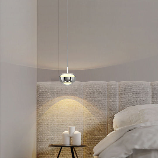 StralendAura pendellamp met een minimalistisch ontwerp, biedt een verfijnde verlichting voor je ruimte.

