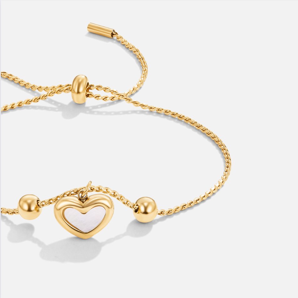 Sanne stijlvolle armband met hartvormig detail, ideaal voor een speciale gelegenheid.
