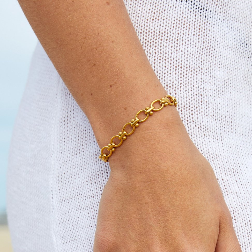 Perfecte combinatie van eenvoud en stijl met deze kleurrijke armband.
