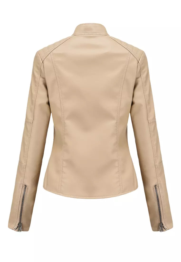 Dames leren bikerjack in een kort model, ideaal voor een stoere en stijlvolle uitstraling.