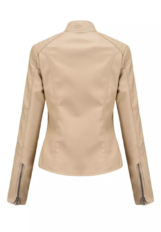 Dames leren bikerjack in een kort model, ideaal voor een stoere en stijlvolle uitstraling.