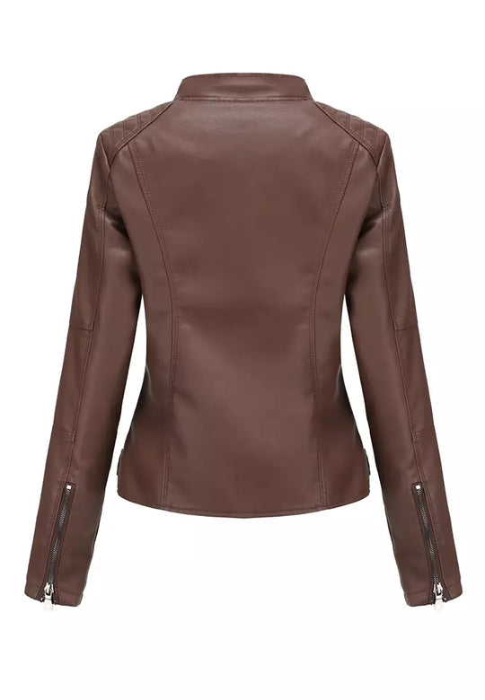 Dames leren bikerjack in een kort model, ideaal voor een stoere en stijlvolle uitstraling.