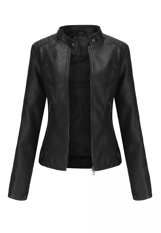 Dames leren bikerjack in een kort model, ideaal voor een stoere en stijlvolle uitstraling.
