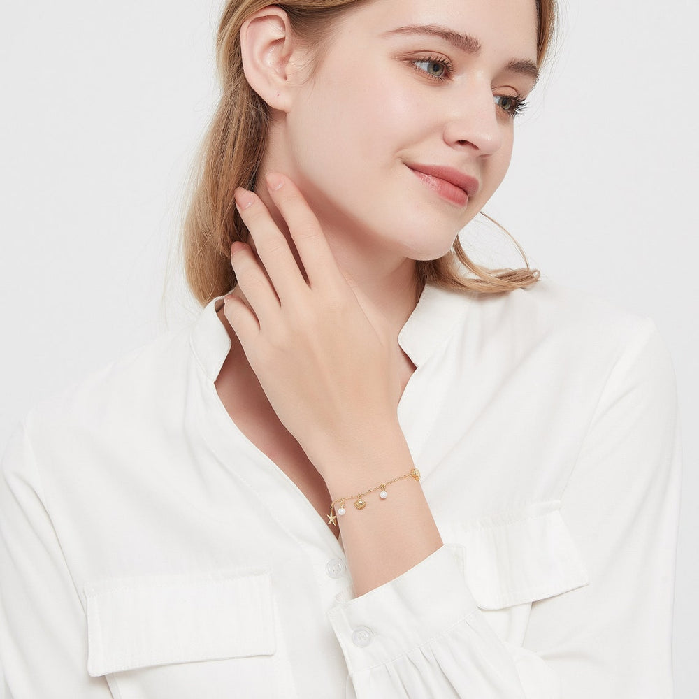 Noor charmante bedelarmband met een uniek design, ideaal als een tijdloos accessoire voor dames.
