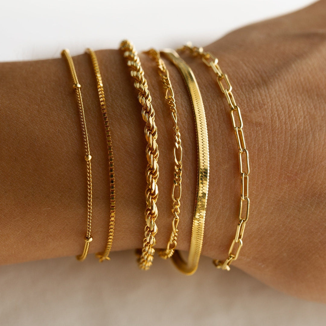 Nina tijdloze sieraden set met diverse armbanden, perfect voor zowel dagelijks gebruik als speciale gelegenheden.