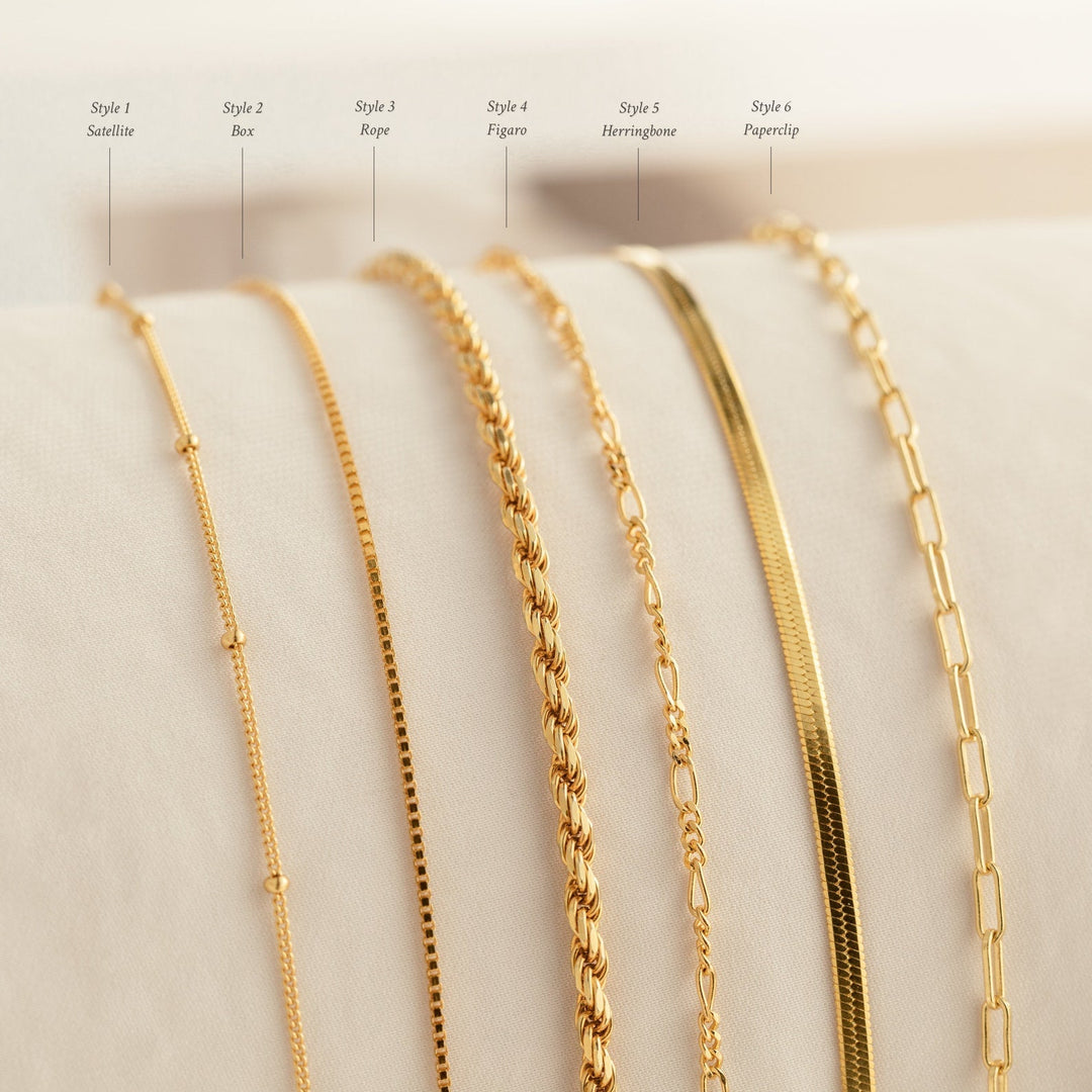 Nina unieke sieraden set met meerdere armbanden, ontworpen voor een stijlvolle en tijdloze uitstraling.