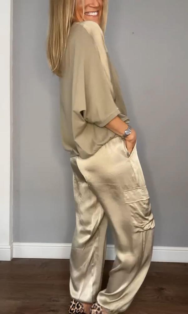Sophia stijlvolle satijnen set voor dames, een ideale keuze voor een chique en comfortabele look.
