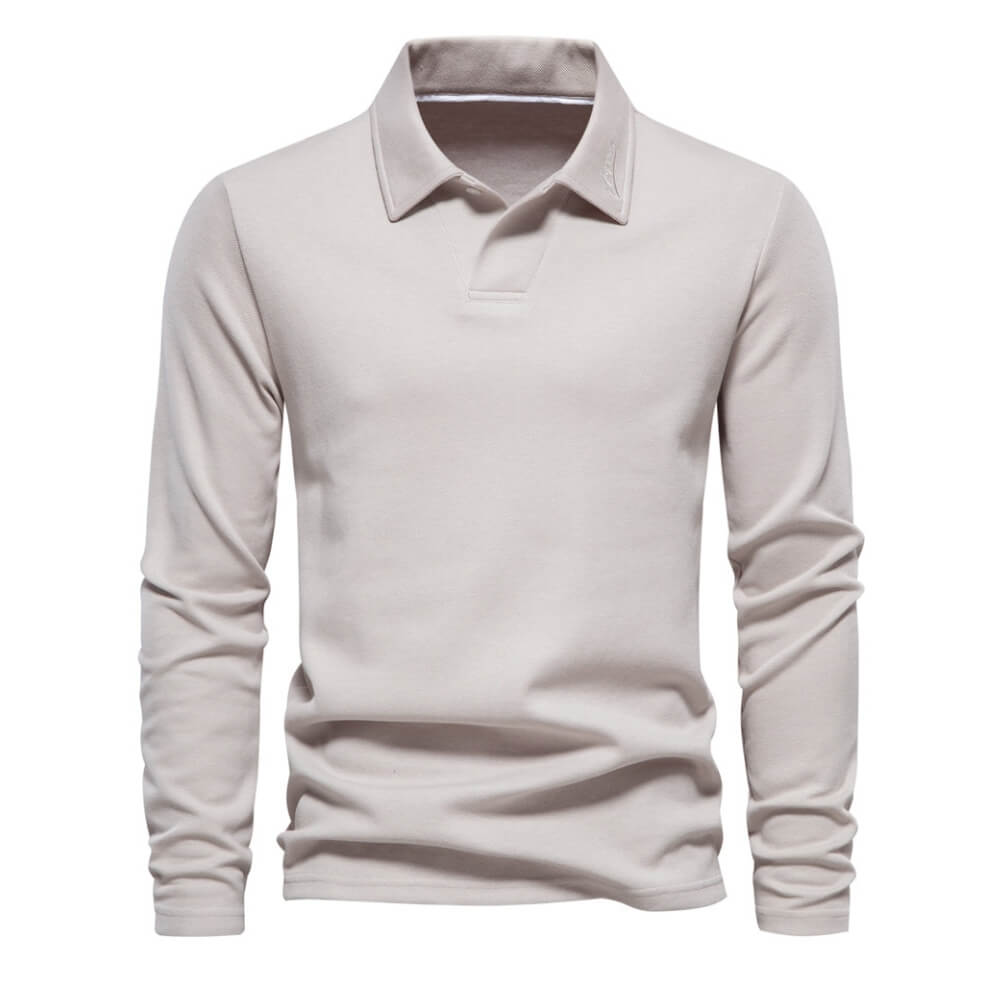 Poloshirt met een strakke slim-fit pasvorm gepresenteerd.
